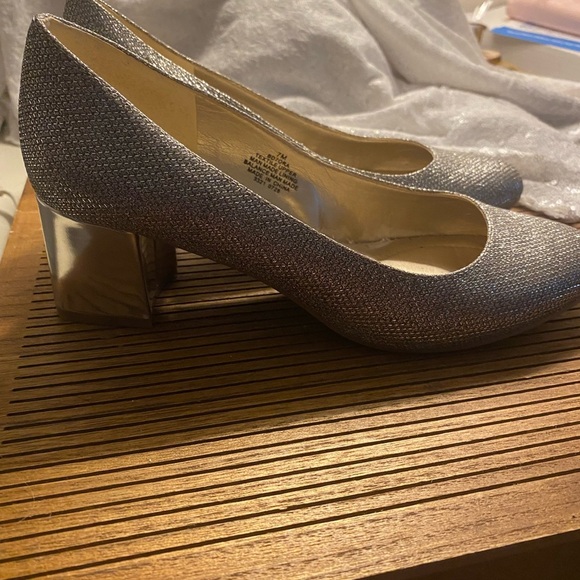 Bandolino Silver Sparkle chunky heels sz 7 - Picture 2 of 6